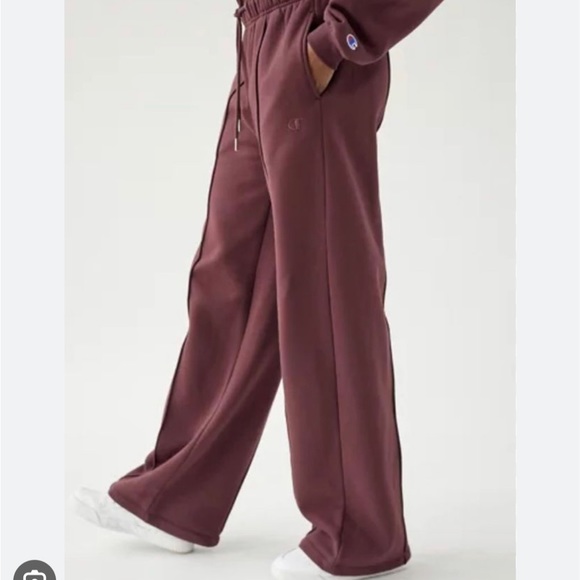 Champion-UO exclusive wide leg sweatpants - Picture 2 of 3